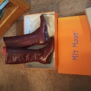 Burgandy flat boot